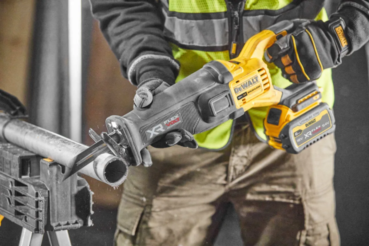 Аккумуляторная бесщеточная сабельная пила DeWALT DCS386H2T — фото 4 из 9