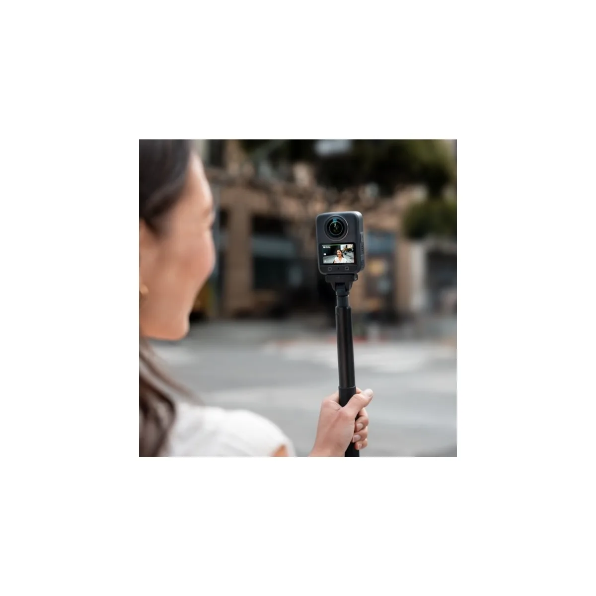 Панорамная камера DJI Osmo 360 Essential Combo, 8K 360, два аккумулятора и селфи-стик — фото 2 из 3