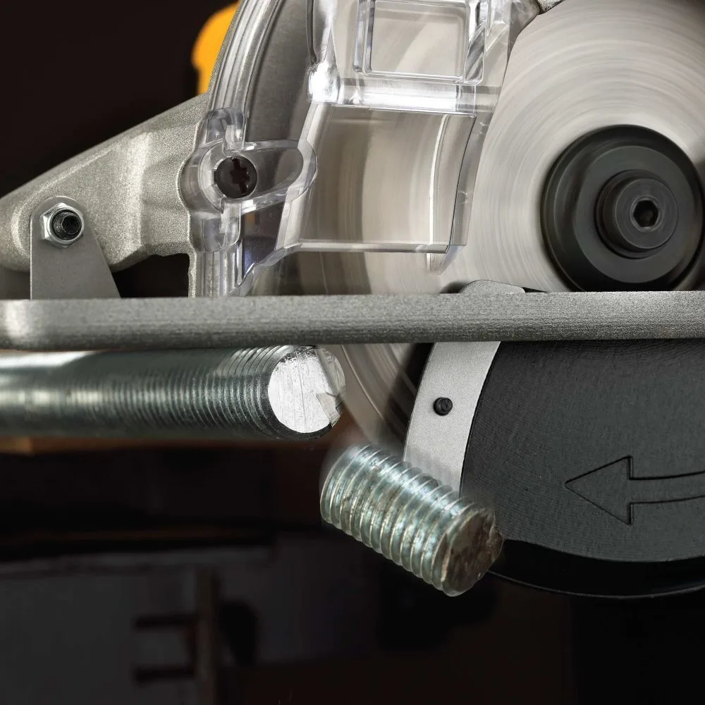 Аккумуляторная дисковая пила DeWALT DCS373NT — фото 7 из 8