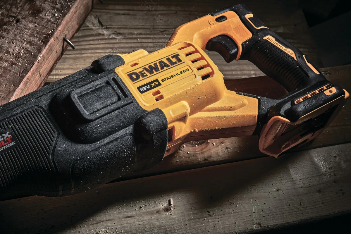 Аккумуляторная бесщеточная сабельная пила DeWALT DCS386H2T — фото 7 из 9