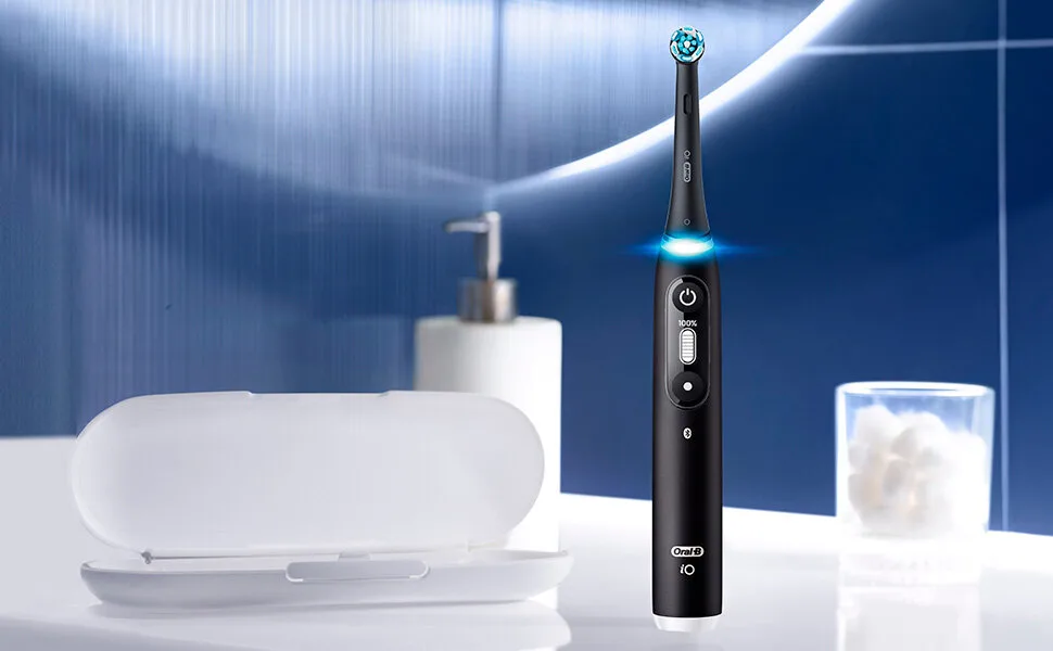 Электрическая зубная щетка Oral-B iO Series 6 Black Lava (IOM6.2Q6.2DK) — фото 3 из 6