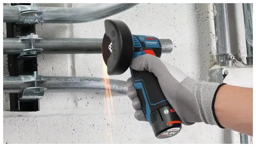 Угловая шлифмашина Bosch GWS 12V-76 Professional с 2-мя АКБ, 3.0 Ah, кейс (06019F200B), синий/черный — фото 9 из 12