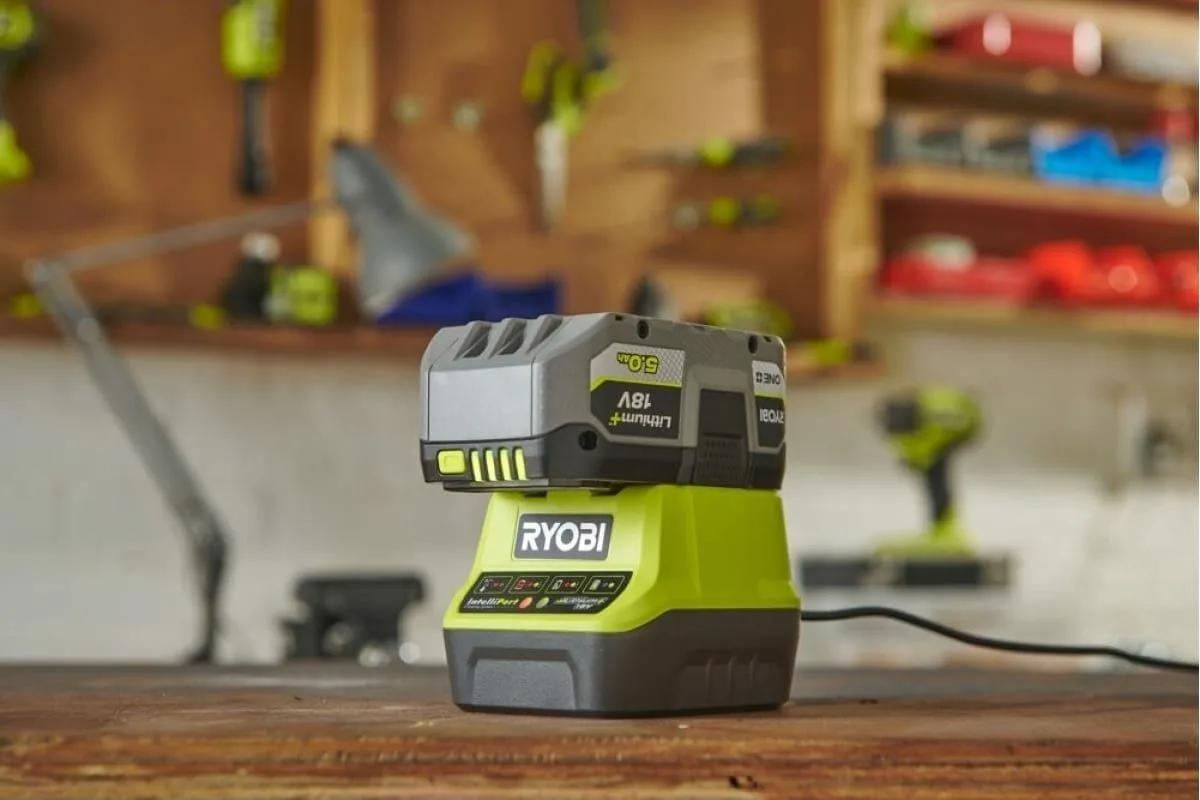 Набор аккумулятор и зарядное устройство Ryobi RB1840X + RC18120 RC18120-140X (18В; 4 Ач) 5133005091 — фото 4 из 5