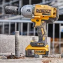 Аккумуляторный гайковерт DeWALT DCF897NT