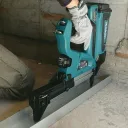Аккумуляторный газовый гвоздезабивной пистолет Makita GN420CLSE