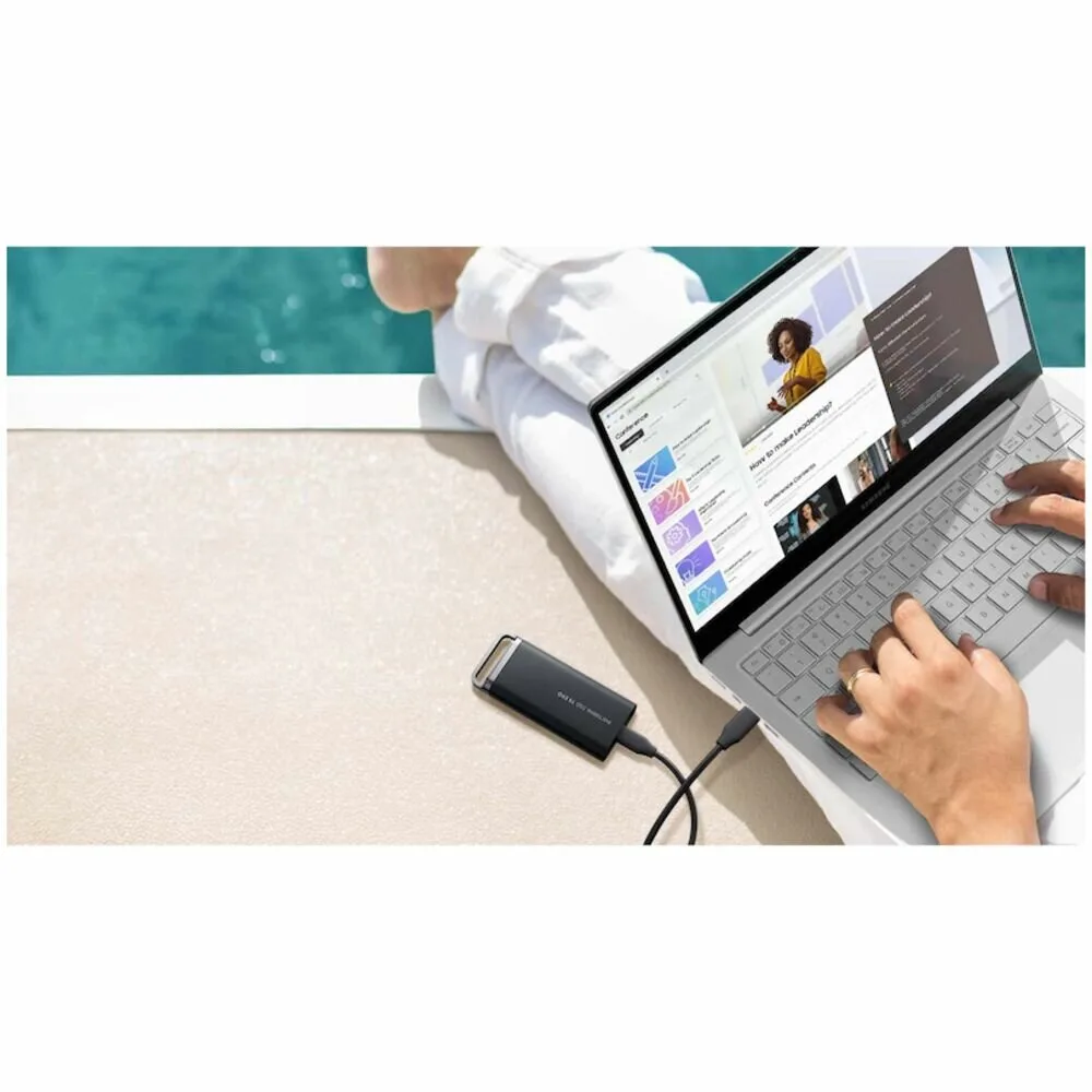 Портативный внешний SSD накопитель Samsung Portable SSD T5 EVO USB 3.2 Gen 1 4TB (MU-PH4T0S/WW) — фото 2 из 12