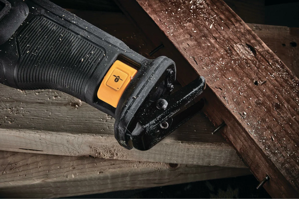 Аккумуляторная бесщеточная сабельная пила DeWALT DCS386H2T — фото 8 из 9