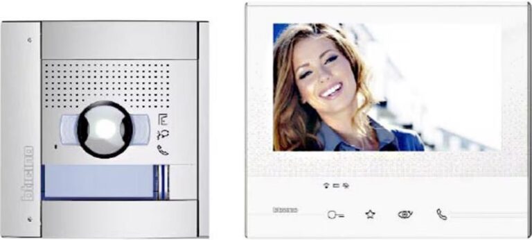 Видеодомофонный комплект Bticino Flex ONE с дверной станцией SFERA Allmetal камера и домашней станцией CLASSE 300 X13E, 365011
